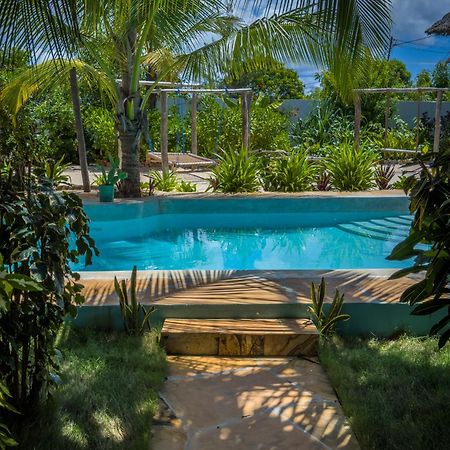 Tofauti Inn Makunduchi エクステリア 写真