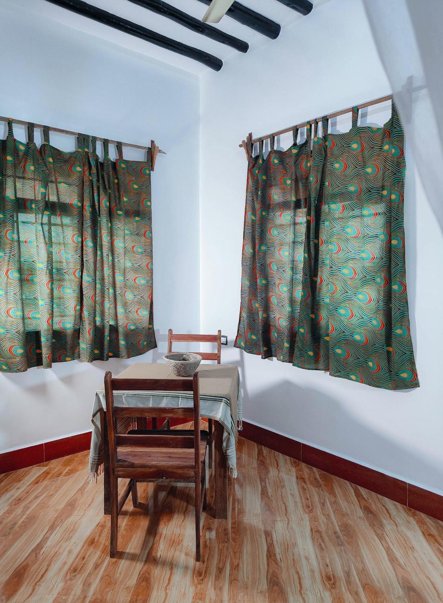 Tofauti Inn Makunduchi エクステリア 写真
