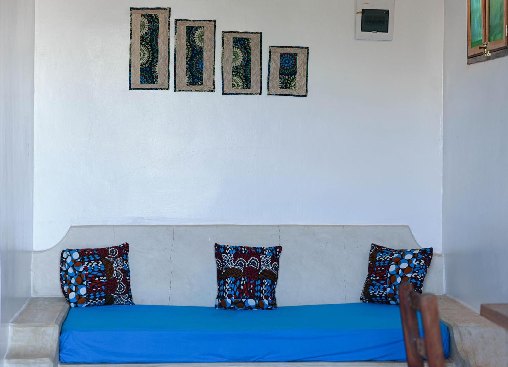 Tofauti Inn Makunduchi エクステリア 写真