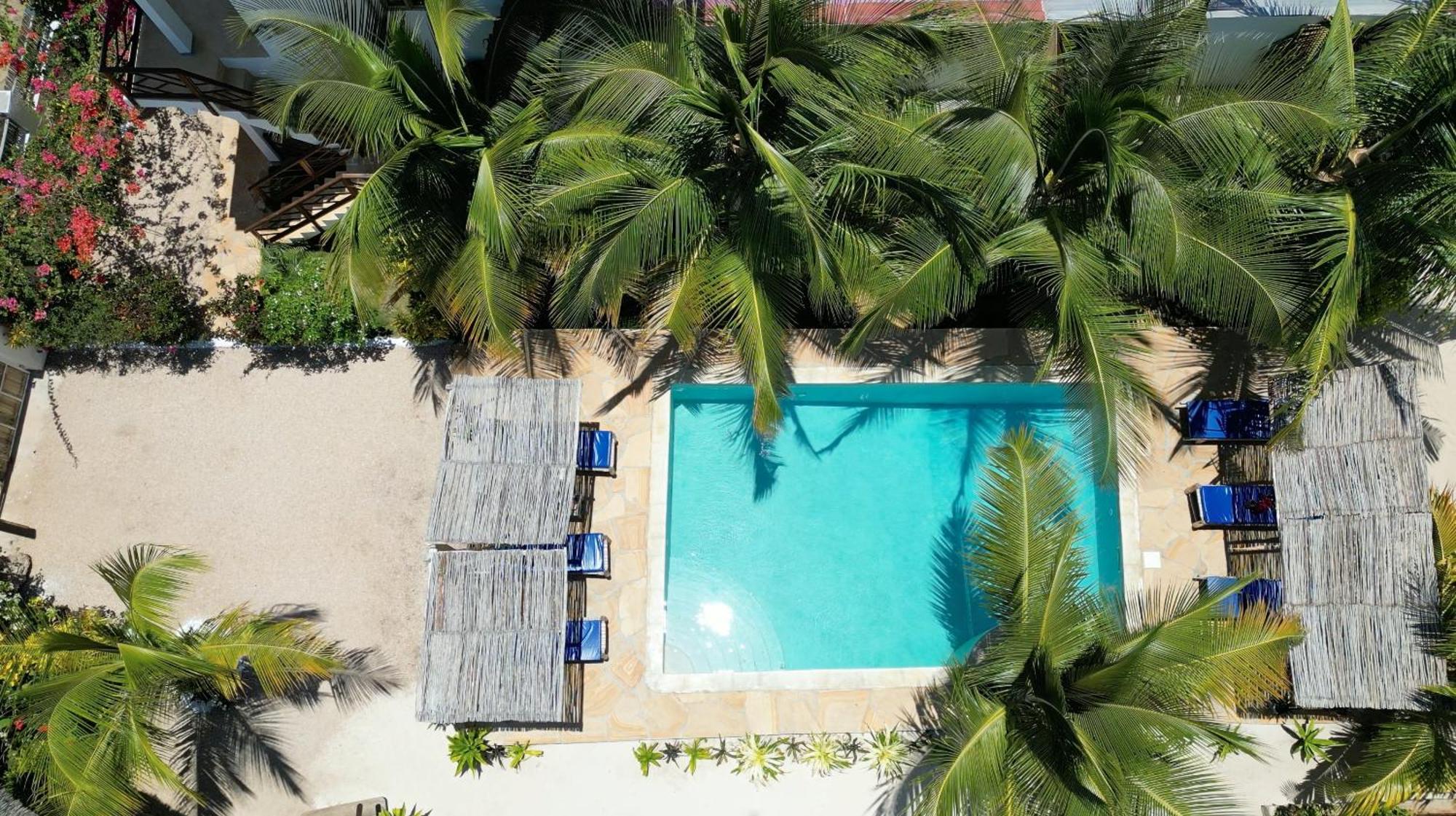 Tofauti Inn Makunduchi エクステリア 写真