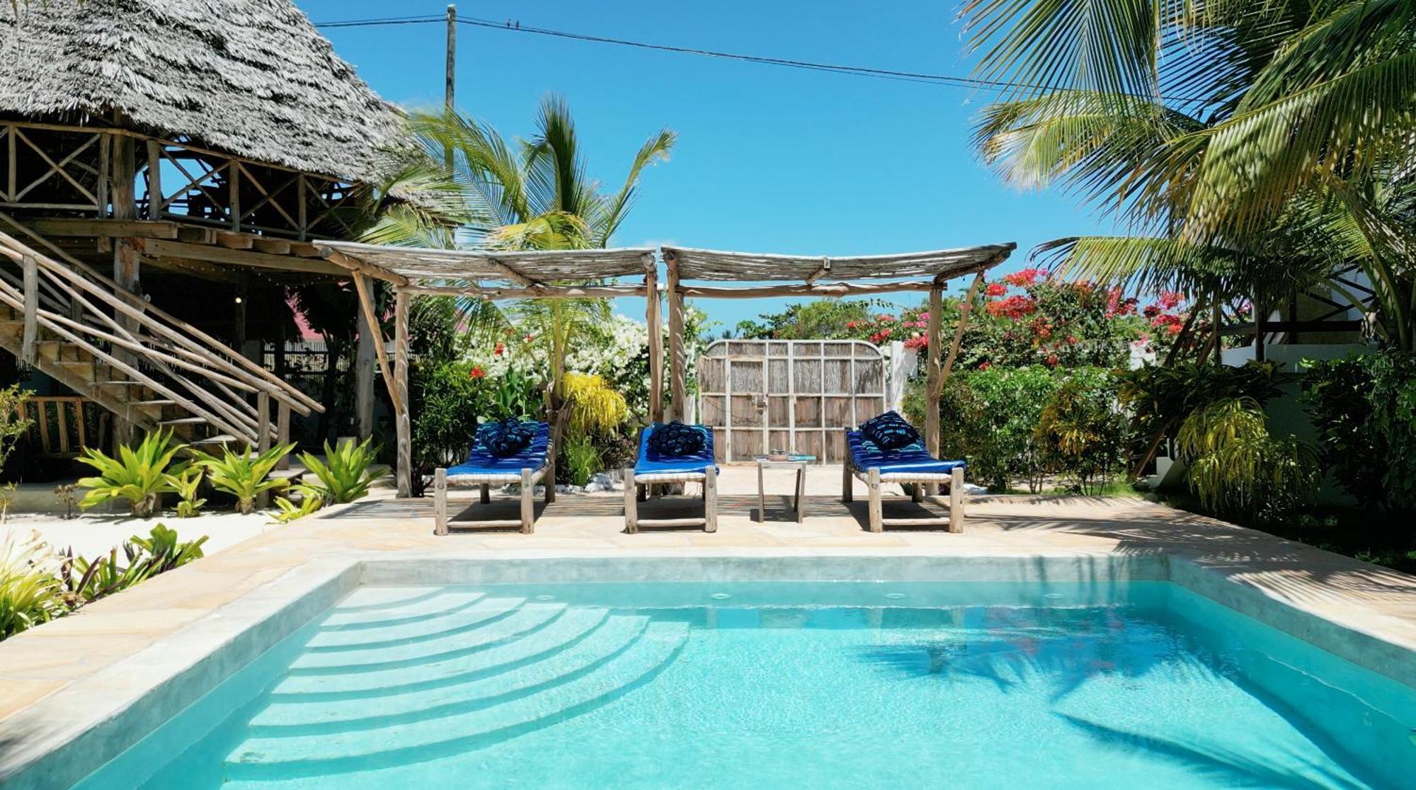 Tofauti Inn Makunduchi エクステリア 写真