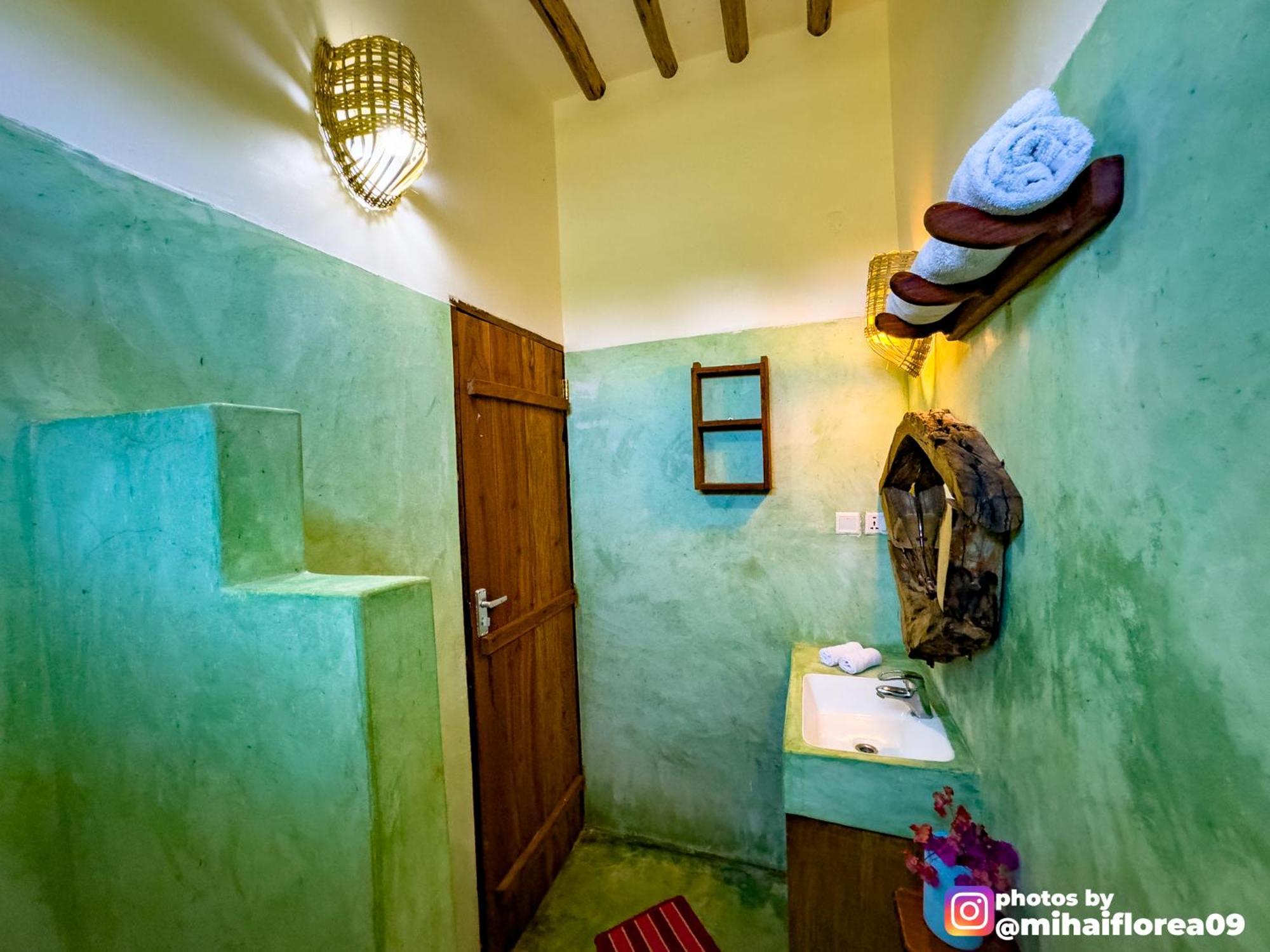 Tofauti Inn Makunduchi エクステリア 写真