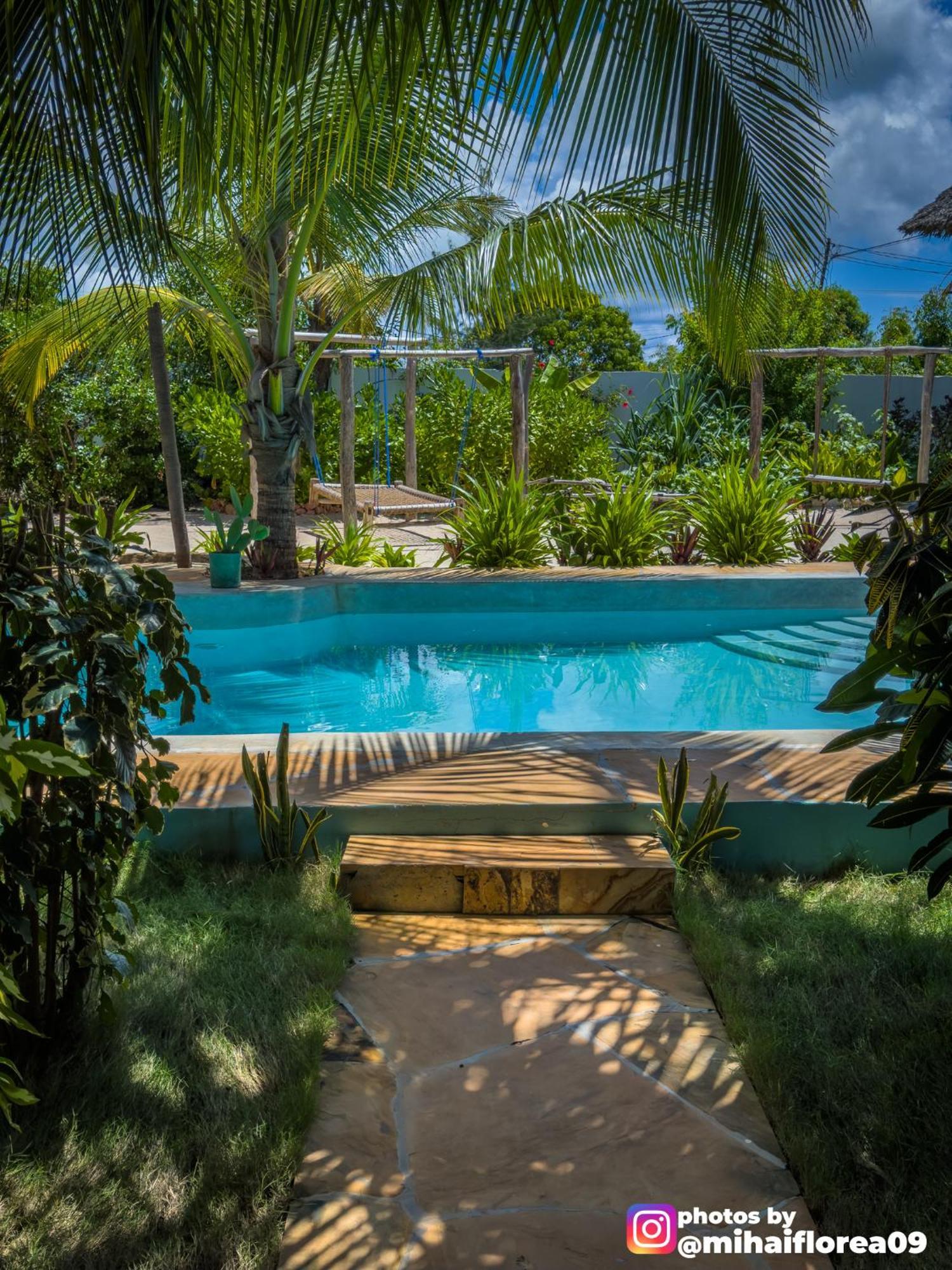 Tofauti Inn Makunduchi エクステリア 写真