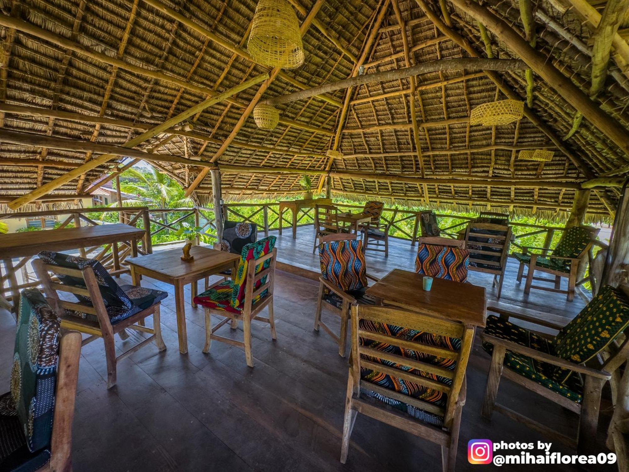 Tofauti Inn Makunduchi エクステリア 写真