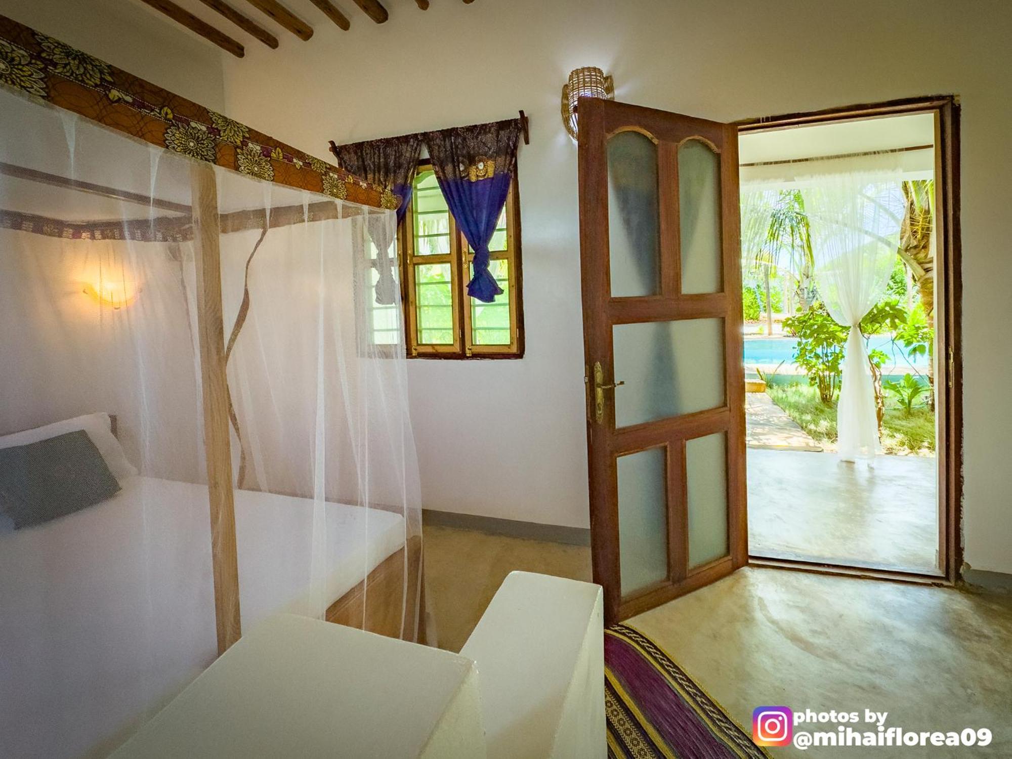 Tofauti Inn Makunduchi エクステリア 写真
