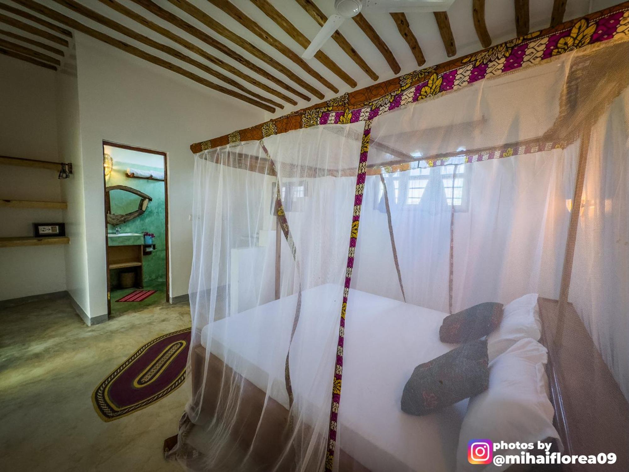 Tofauti Inn Makunduchi エクステリア 写真