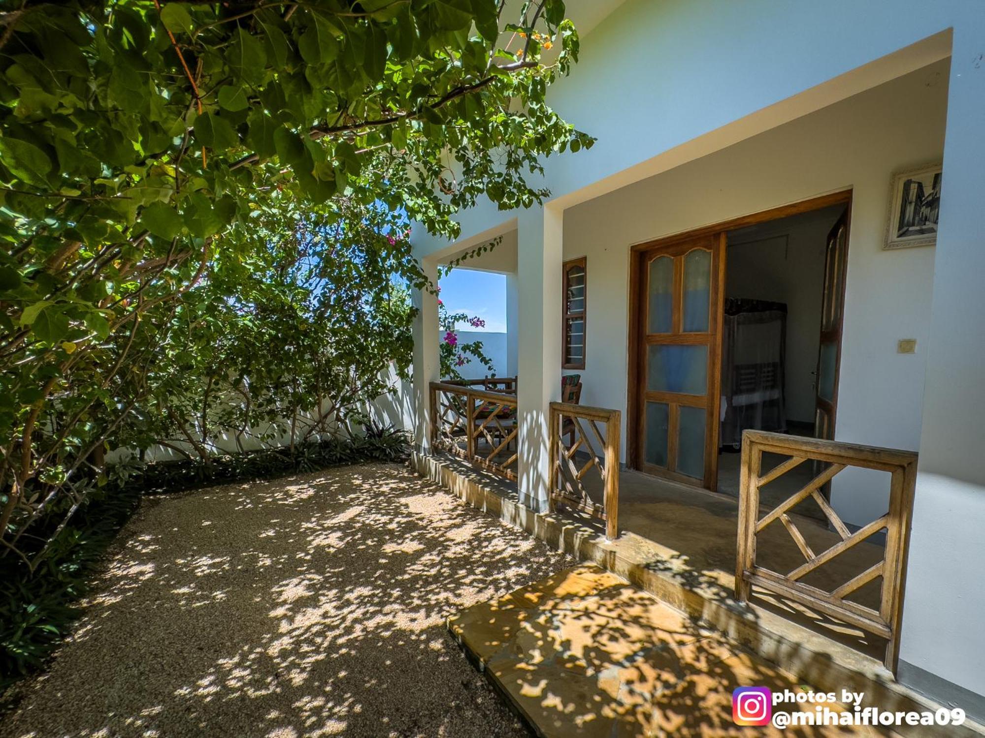 Tofauti Inn Makunduchi エクステリア 写真