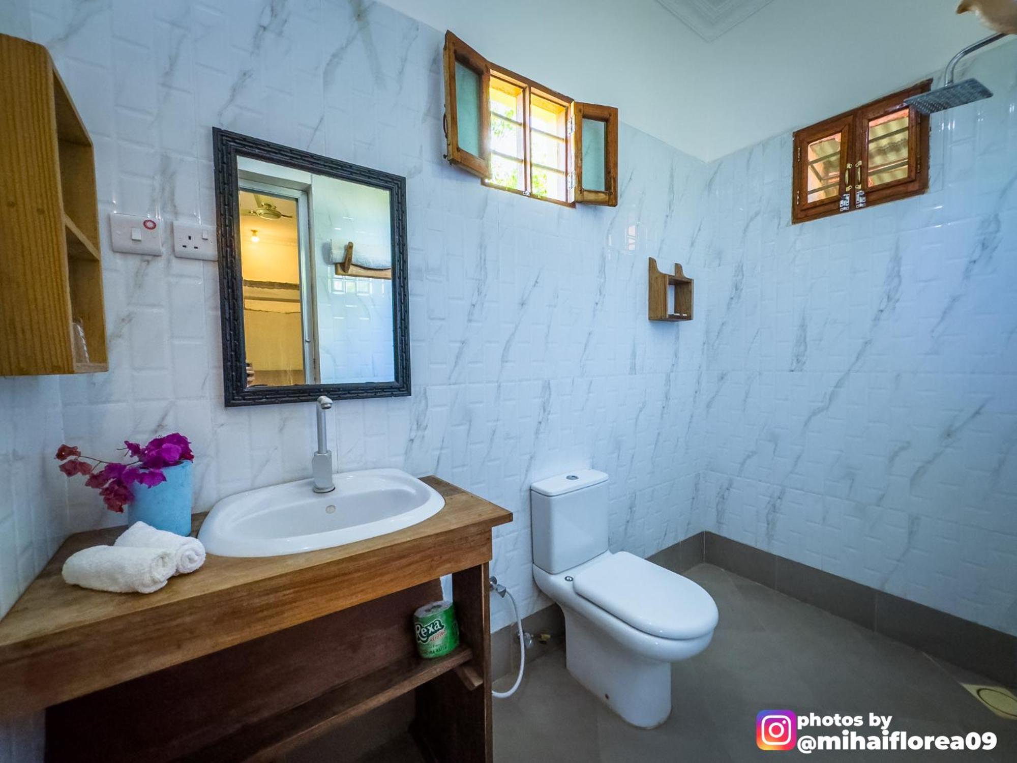 Tofauti Inn Makunduchi エクステリア 写真